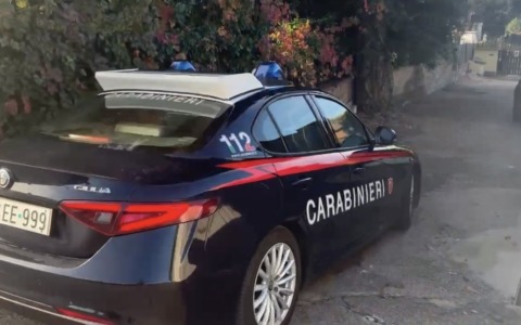 Denunciato ad Ancona un 25enne: viola il divieto e ha un bancomat