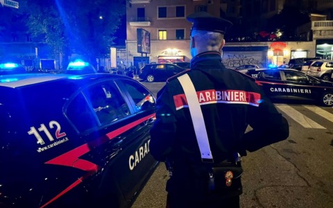 Due coltelli a scatto in auto, denunciato un 35enne a Fabriano