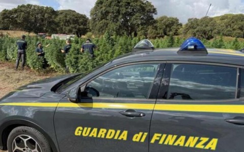 Sequestrata officina abusiva a Chiaravalle: rifiuti pericolosi