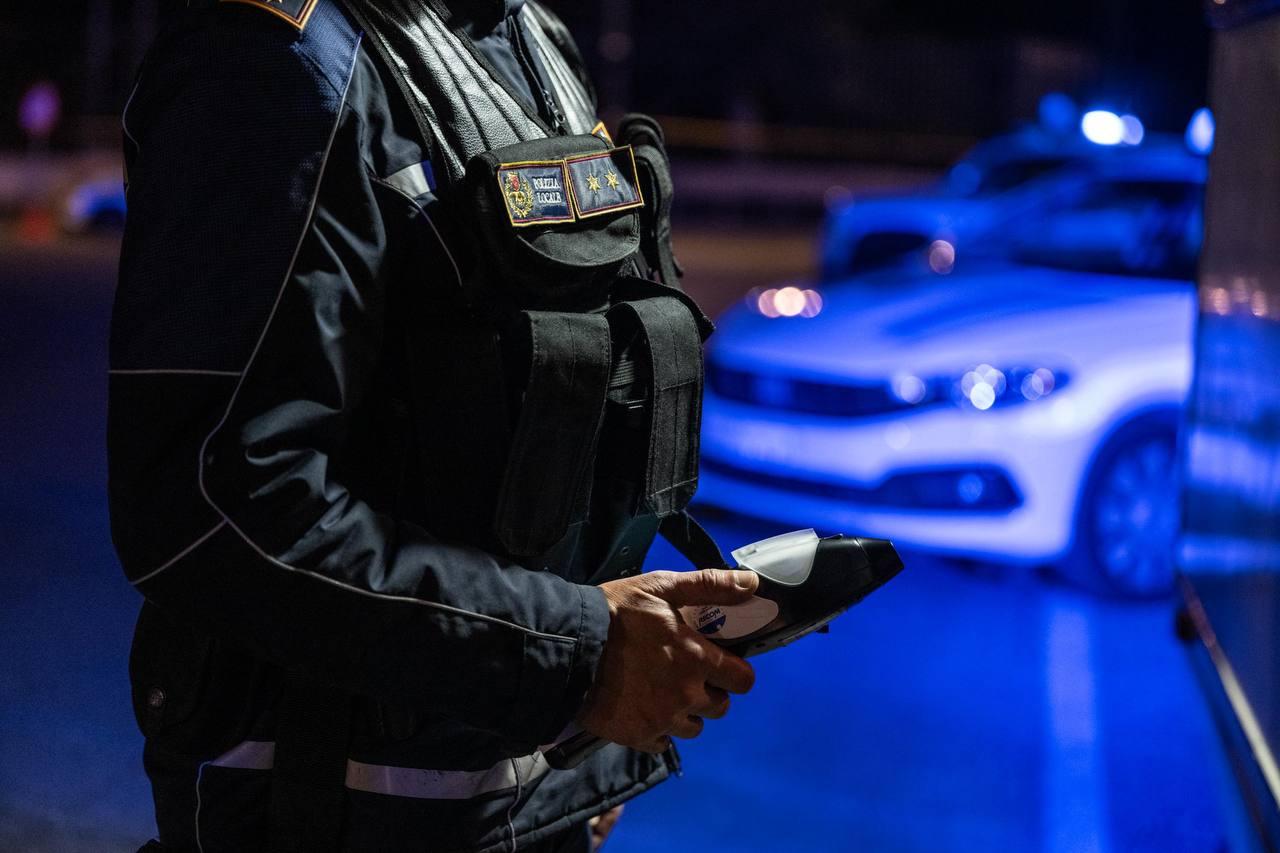 Molesta clienti e minaccia la sicurezza in un market di Ancona