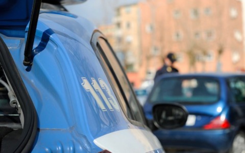 Lite per un ordine, cliente colpito in un fast food ad Ancona
